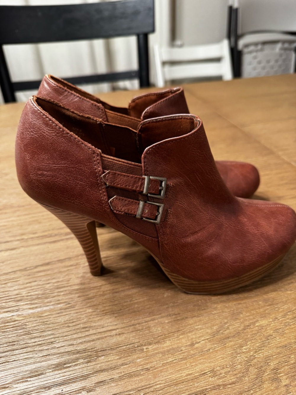 Fioni Women's Brown Faux Leather Buckle Ankle Booties